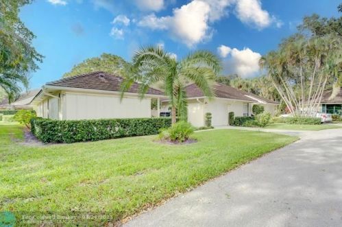 11457 Shady Oaks Ln, West Palm Beach, FL 33408-3231