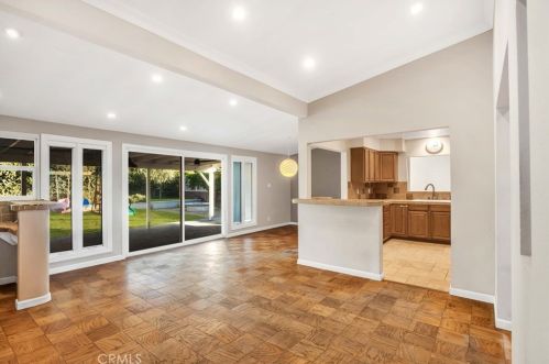 6450 Aldea Ave, Van Nuys CA  91406-5401 exterior