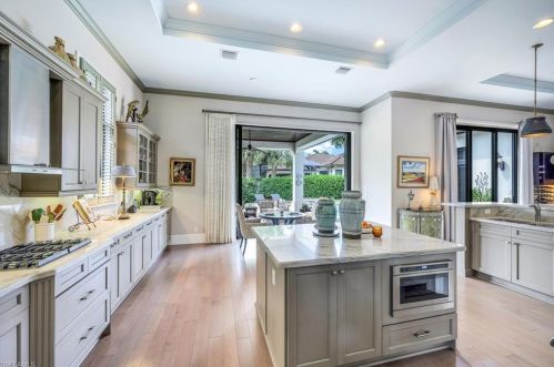 2239 Residence Cir, Naples FL 34105-3084 exterior