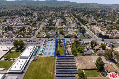 561 Royal Ave, Simi Valley CA  93065-4246 exterior