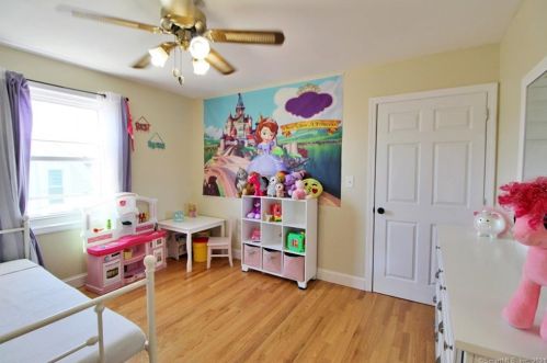 105 Edgefield Ave, Milford CT  06460-7833 exterior