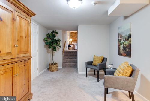 6614 Huntsman Blvd, Springfield VA 22152-2621 exterior