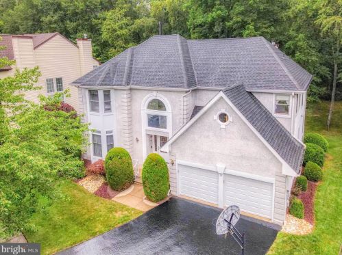 19 Aldingham Cir, East Brunswick, NJ 08816-5235