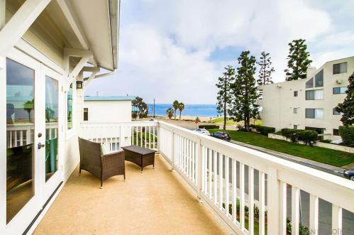 1760 La Playa Ave, San Diego CA 92109-6526 exterior