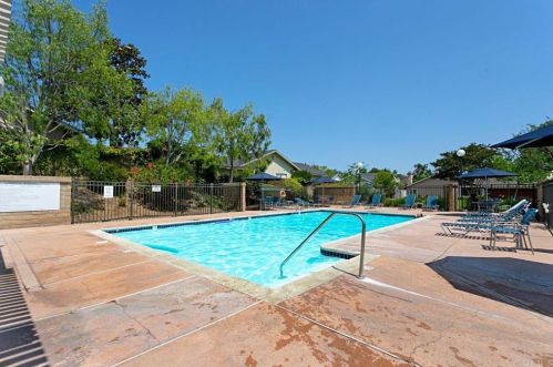 911 Concord Ct, Vista, CA 92081-8925