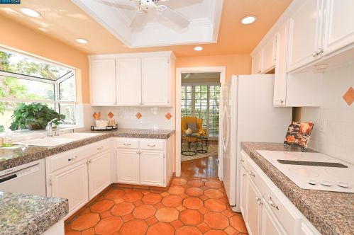 300 Jacaranda Dr, Danville, CA 94506-2125