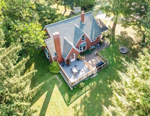 3 Sands Ave, Ambridge, PA 15003-1268