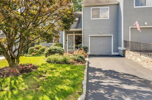 13 Greens Way, New Rochelle, NY 10805-1223
