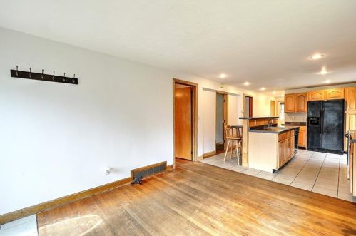 44 Rosemont Ave, Cumberland RI  02864-7519 exterior