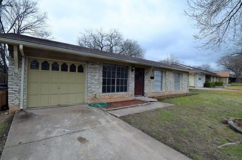 6702 Esther Dr, Austin TX  78752-3134 exterior