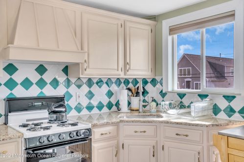 406 Eisenhower Ave, Pelican Island NJ  08751-1625 exterior