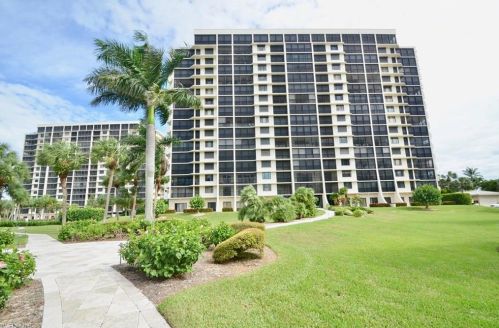 10851 Gulf Shore Dr, Naples FL  34108-3004 exterior