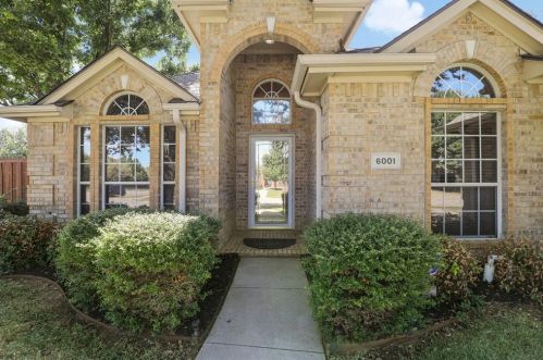 6001 Park Ln, Lewisville TX  75028-3775 exterior