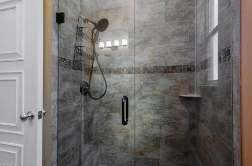 670 1 St, Naples FL 34117-5106 exterior