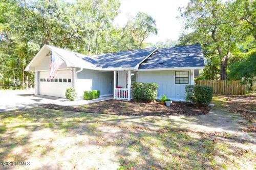 20 Calico Ct, Beaufort SC  29906-8900 exterior