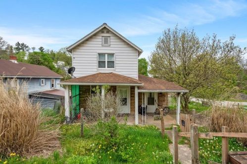 102 Helen St, Bentleyville, PA 15314-1320