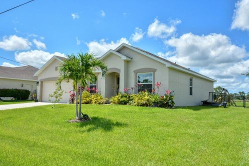 1364 Abacus Ave, Fort Pierce FL  34953-6603 exterior