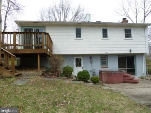 3207 Bayfield Dr, Woodbridge, VA 22193-1301