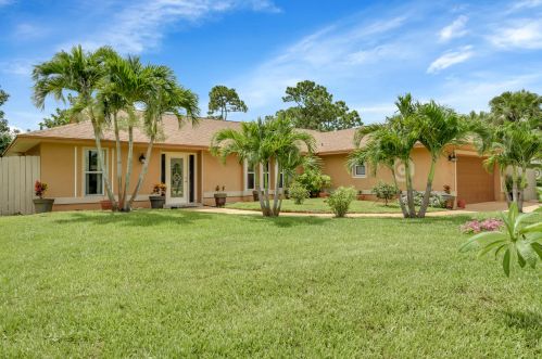 1512 Crown St, Fort Pierce, FL 34983-3803