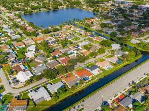 8421 17th Ct, Hollywood, FL 33024-3405