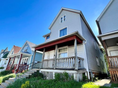 2943 Holton St, Milwaukee, WI 53212-2523