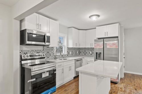 77 Chatsworth Pl, New Rochelle NY  10801-1321 exterior