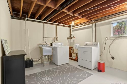 80 Chatfield Dr, Bridgeport CT exterior