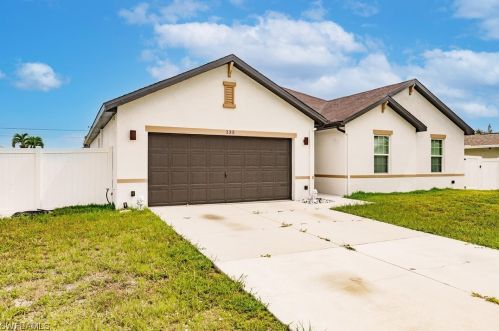 135 31st St, Cape Coral, FL 33904-3438