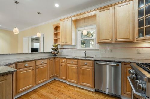 47 Washington Ave, Crotonville NY  10562-5520 exterior