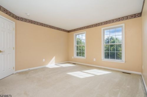 10 Providence Dr, Flemington NJ  08822-3447 exterior