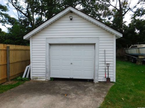 126 Lyon Pl, Lynbrook NY  11563-2420 exterior