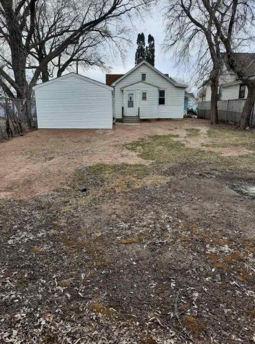 821 School Pl, Green Bay, WI 54303-1667