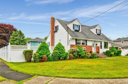 88 Homer Ave, Deer Park, NY 11729-3519