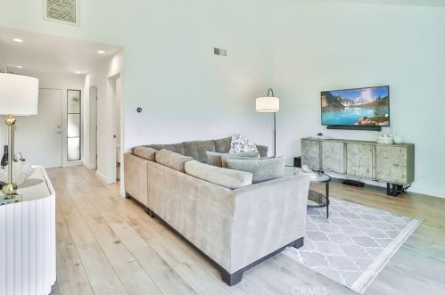 210 Estrellita Ln, Calabasas CA  91377-3717 exterior
