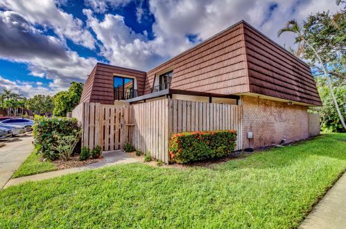 1216 12th Ln, West Palm Beach, FL 33418-3579