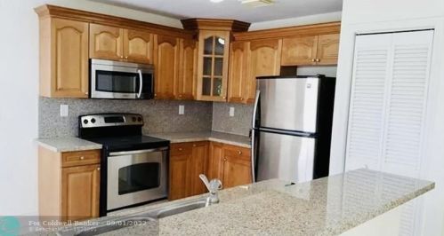 17474 10th St, Hollywood FL  33029-3116 exterior