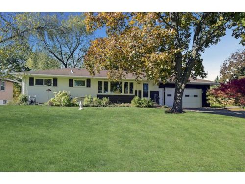 2767 Apache Rd, Saint Paul, MN 55109-1751