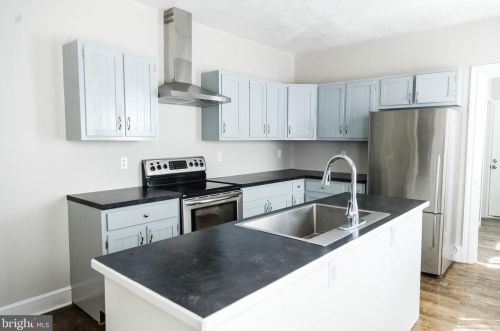 421 Hanover St, Carlisle PA  17013-1930 exterior