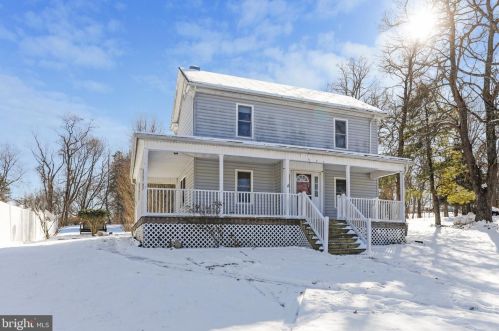 3352 Miller Dr, Toms Brook, VA 22660-1717