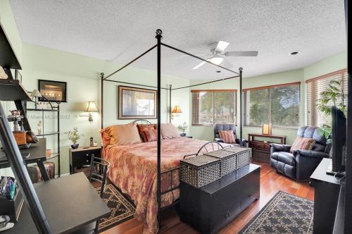 18126 61st Pl, Hialeah FL  33015-5601 exterior