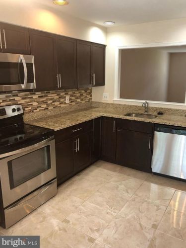 7356 Hidden Knolls Ct, Springfield VA  22153-1911 exterior