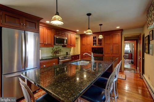 233 Union St, Kennett Sq PA  19348-3330 exterior