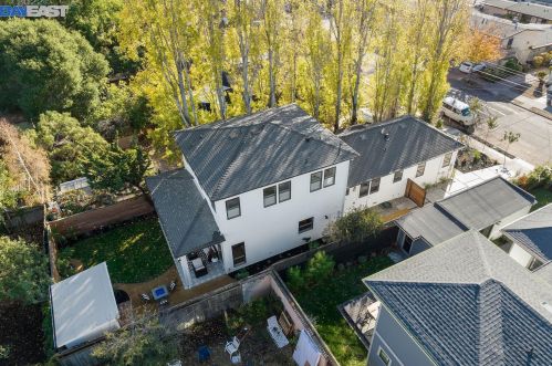 5926 Dover St, Oakland CA  94609-1426 exterior