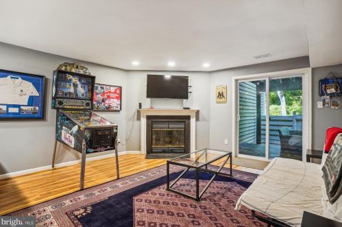 1502 Deer Point Way, Herndon VA  20194-1584 exterior