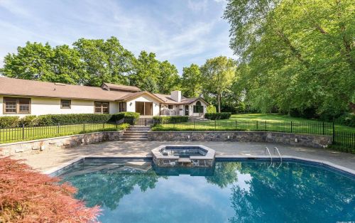 29 Glenby Ln, Muttontown, NY 11545-3202