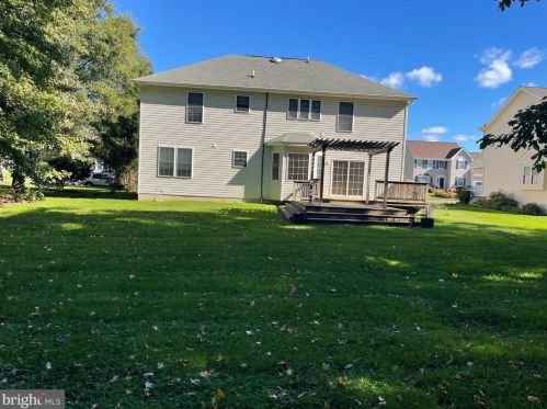 32 Pin Oak Dr, Dover DE  19904-2373 exterior