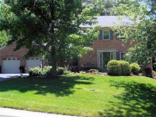 2126 Candlemaker Dr, Cincinnati, OH 45244-3753