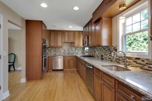 1663 River Rd, Teaneck NJ  07666-2259 exterior