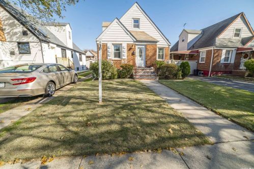 81-07 246th St, Jamaica, NY 11426-1821