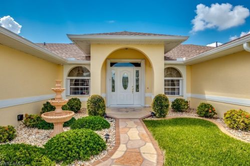 1802 16th St, Cape Coral, FL 33990-6811